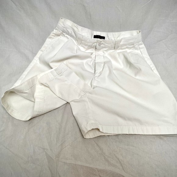 Vintage White Pleated Front Light Denim Shorts - Picture 8 of 12